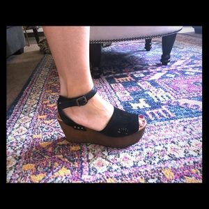 Seychelles Liendo wooden wedges